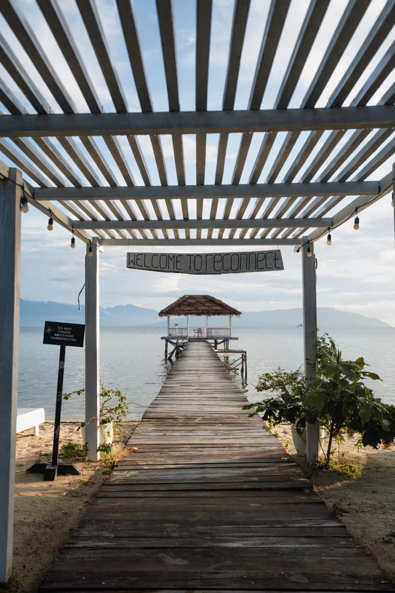 Reconnect - Private Island Resort & Dive Center Togean - Buka Buka Island Ampana Esterno foto