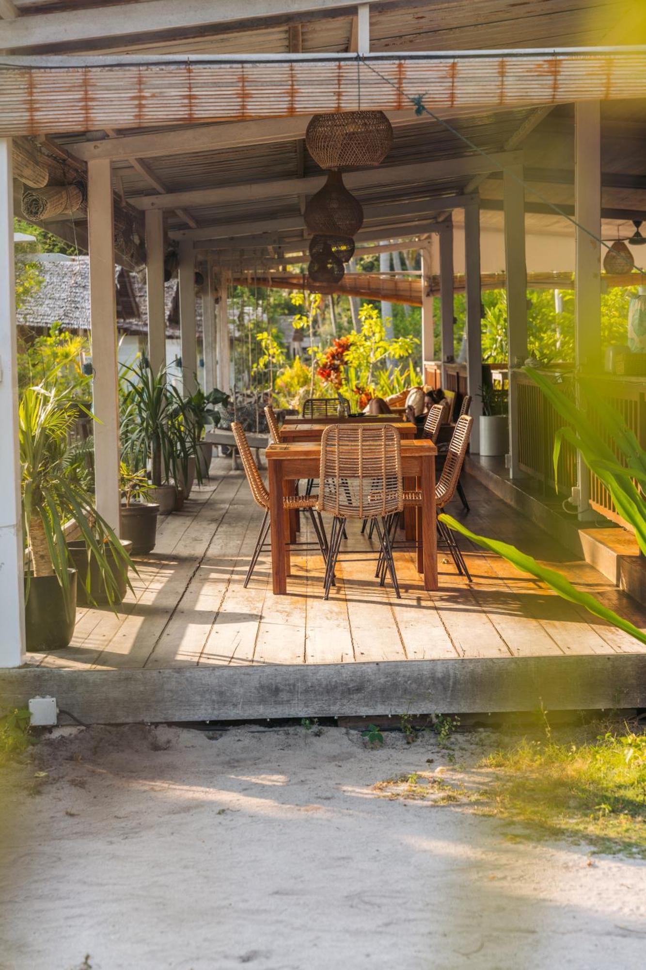 Reconnect - Private Island Resort & Dive Center Togean - Buka Buka Island Ampana Esterno foto